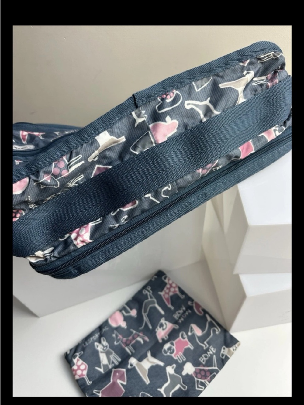 LeSportsac Deluxe Everyday Bag Expandable Fun Dog Print Bow Wow Bag Crossbody - Picture 5 of 11